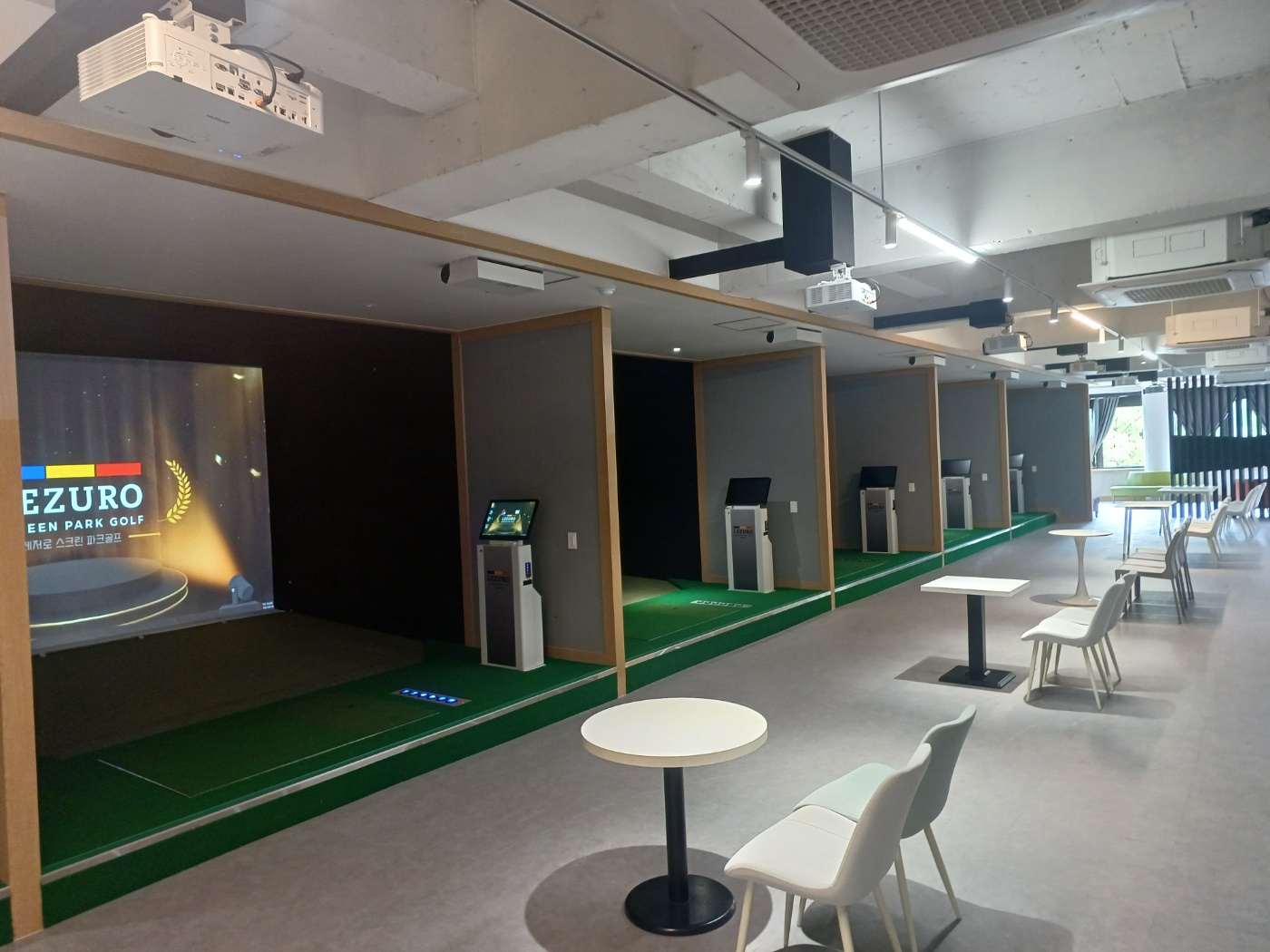 테이블 라운지 동선 매장 사례