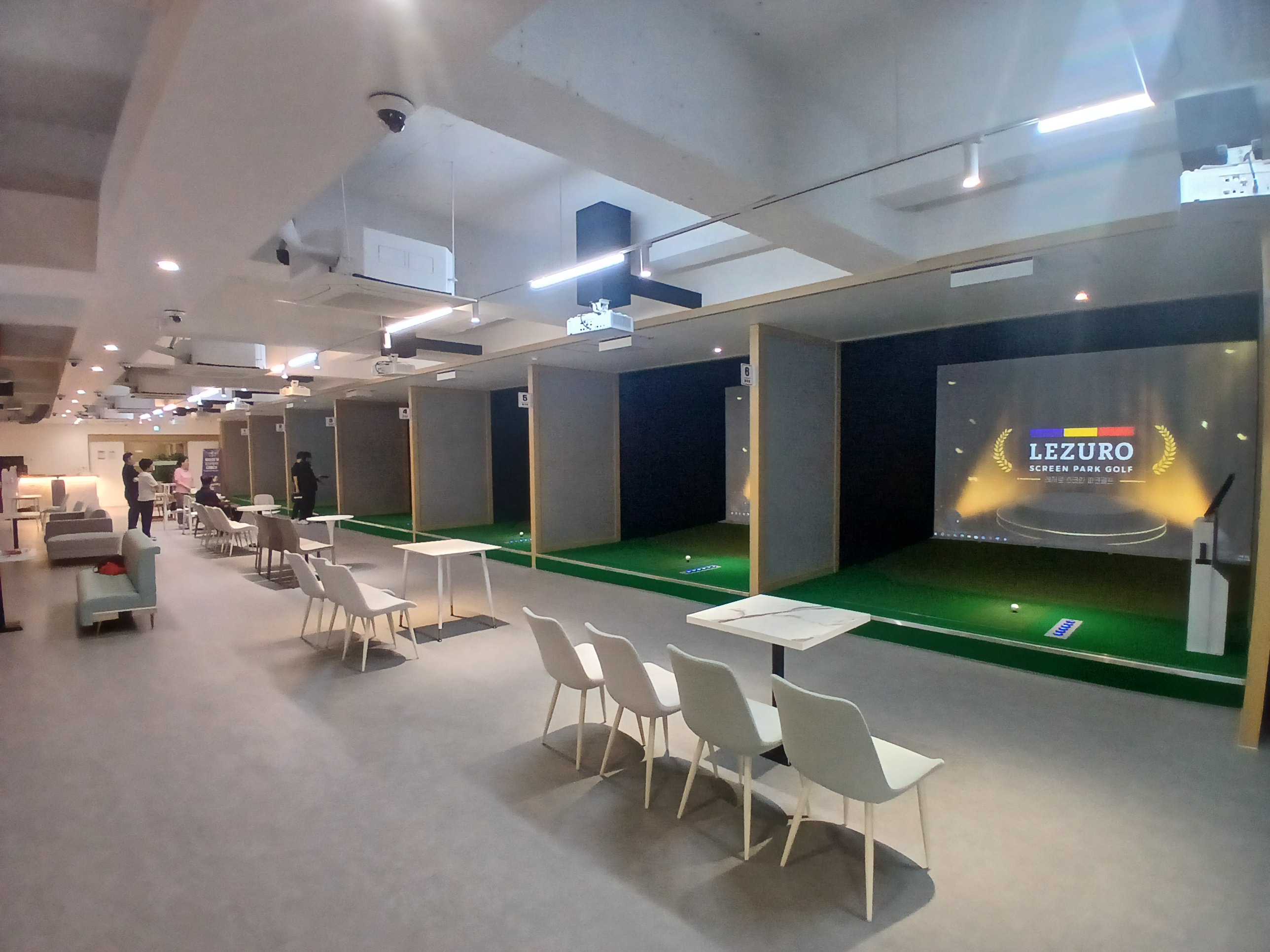 커뮤니티 좌석형 매장 사례