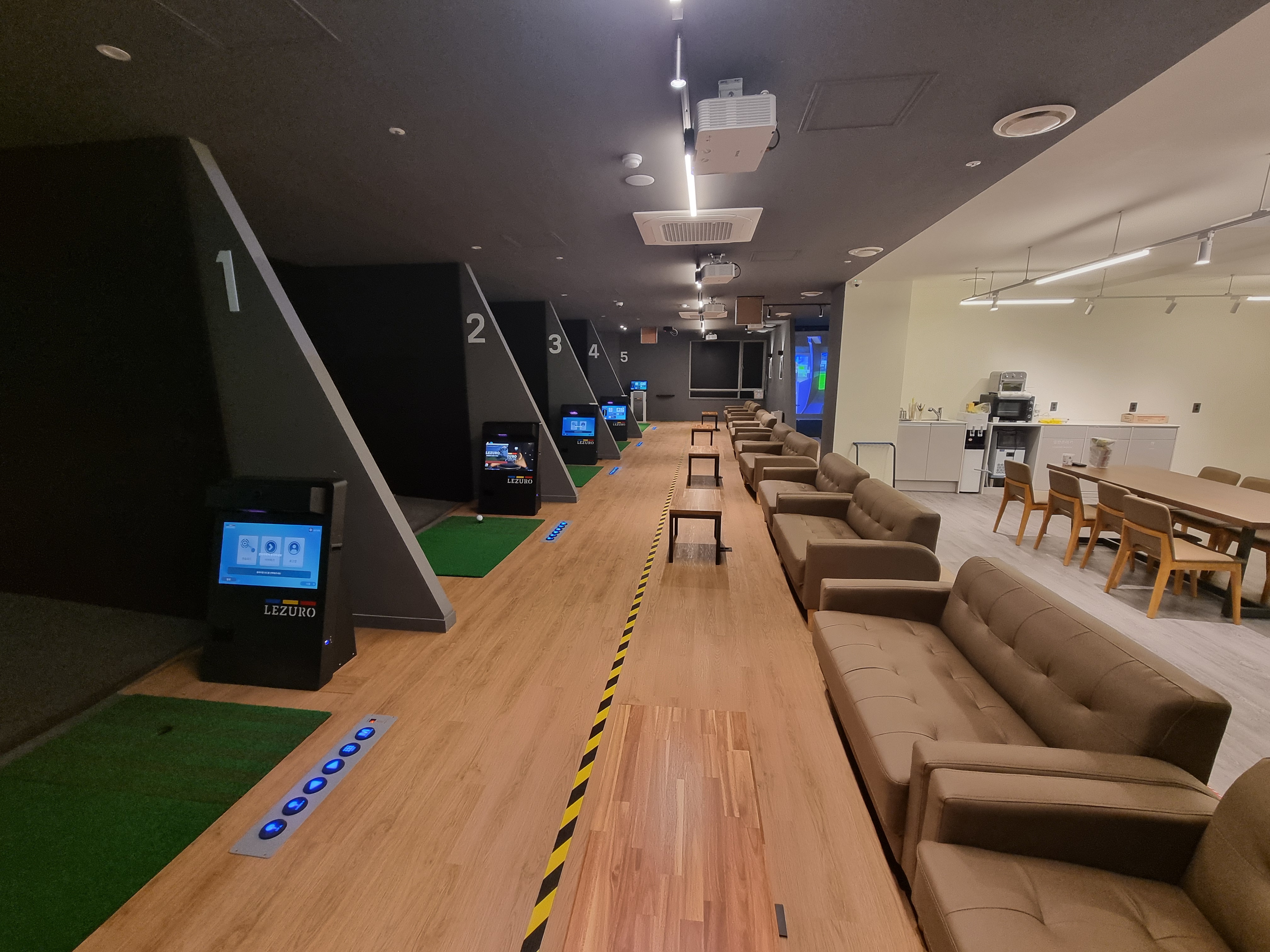 프리미엄 소파 대기존 매장 사례