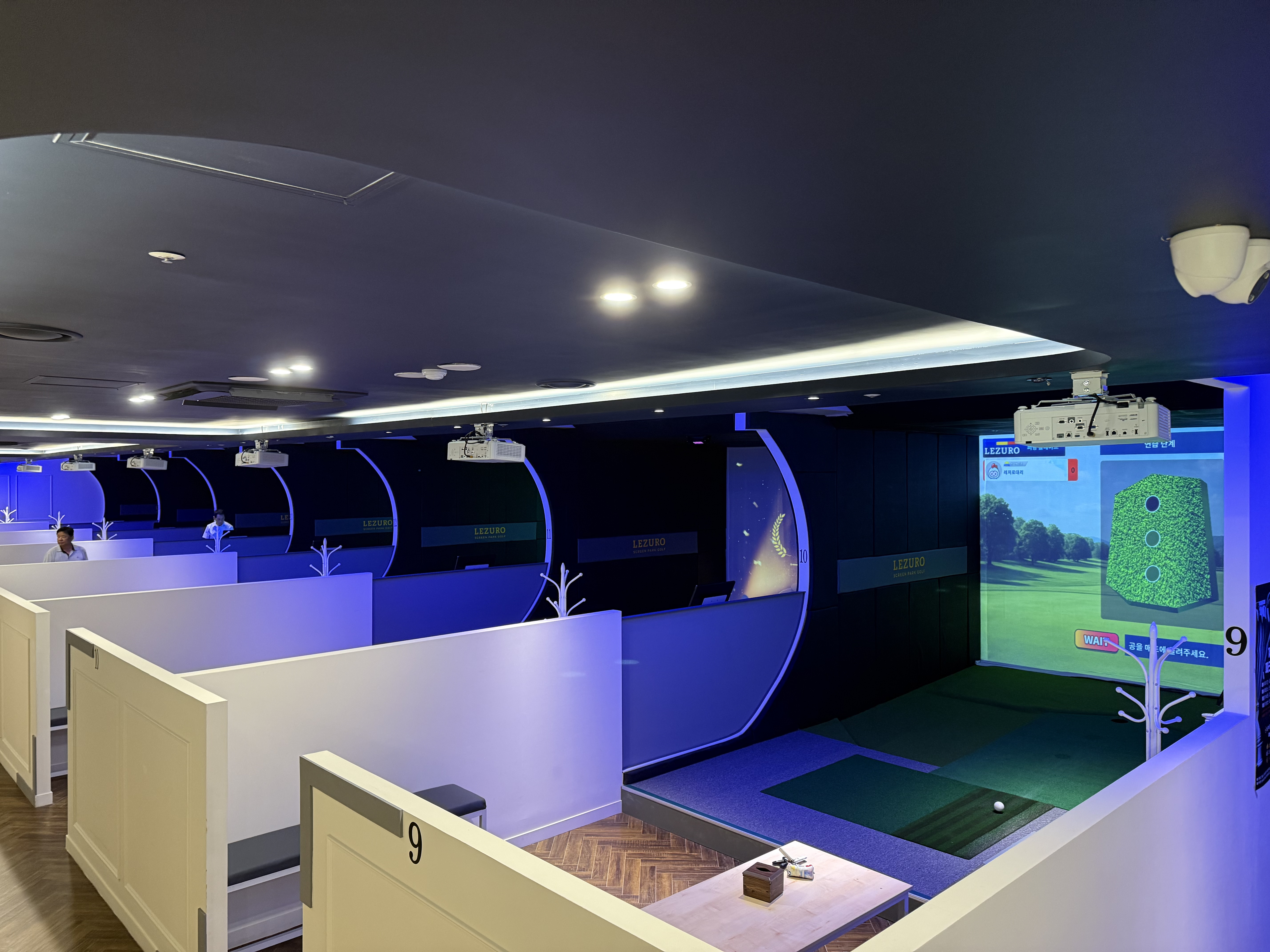 블루 포드 라운지 매장 사례