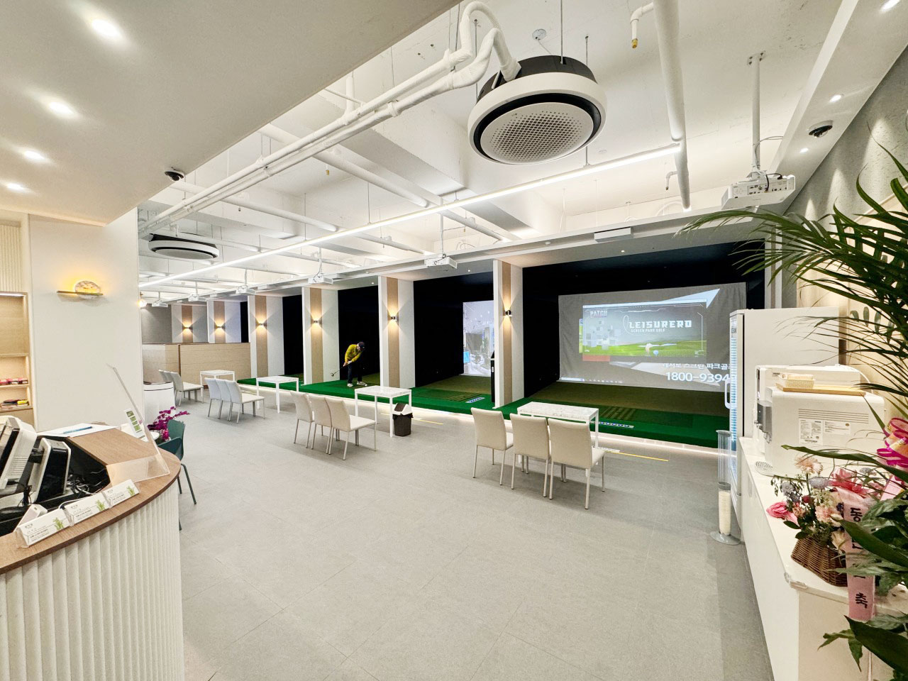 카페형 쾌적 라운지 매장 사례